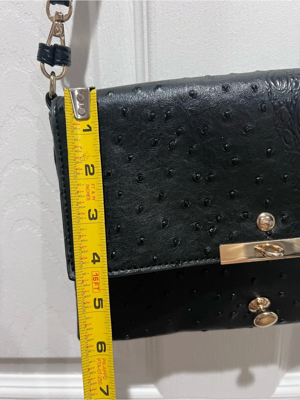 Black Faux Ostrich Leather Crossbody Clutch - Gold Hardware‎
